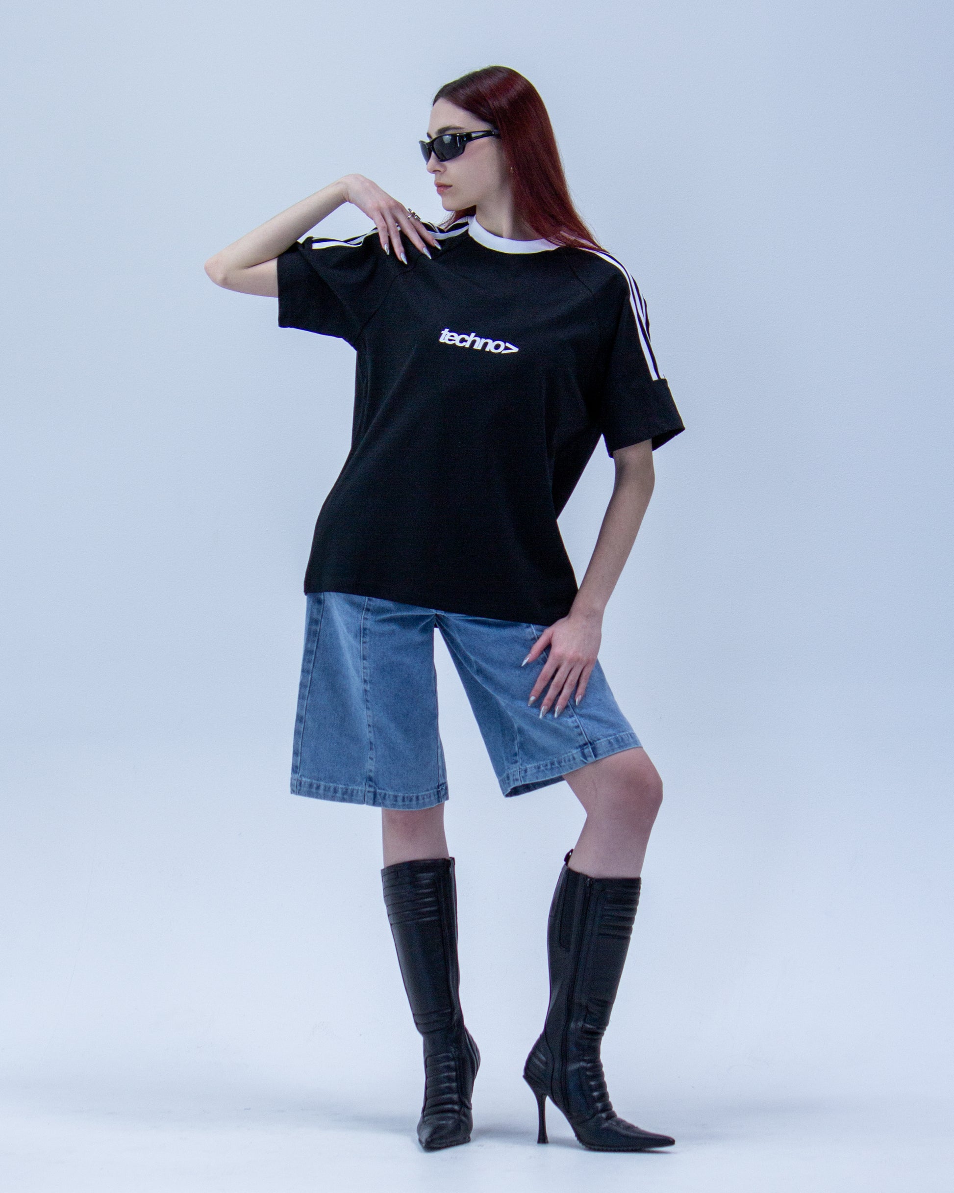 TECHNO > BLACK TEE